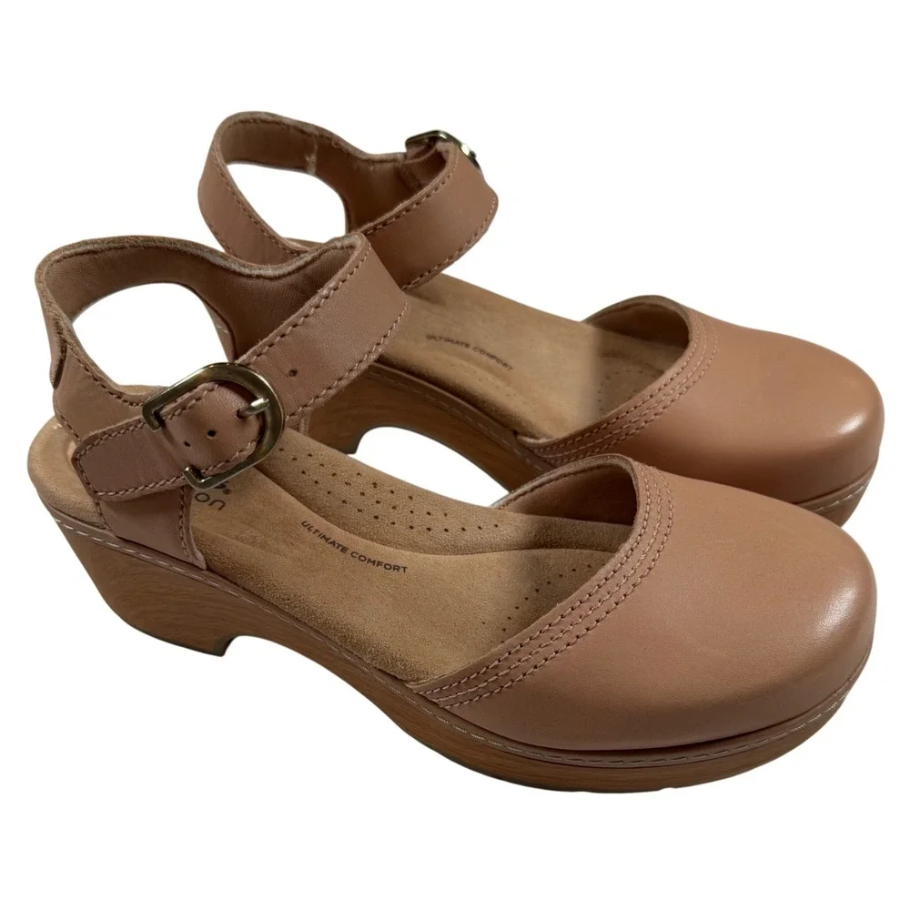 Clarks Paizlee Bay Clog Sandals 7W Tan Neutral Leather Ankle Strap Wooden Wedge